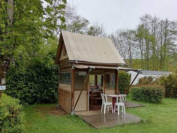 Tente pour 2 Personnes dans Perpezat, Région de Clermont-Ferrand, Photo 1