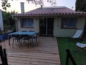 Location de vacances pour 9 personnes, avec jardin à Lançon-Provence