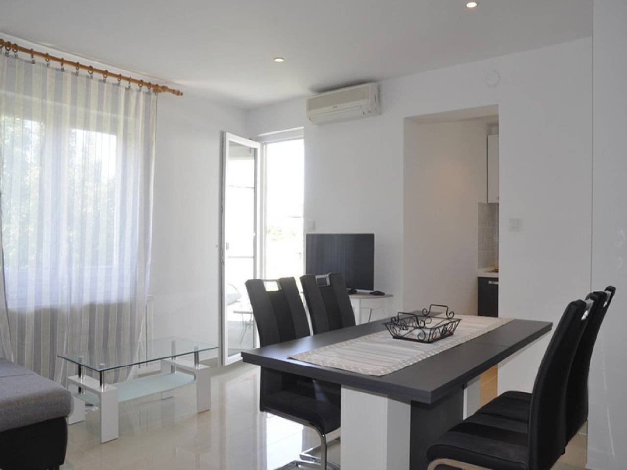 Ganze Wohnung, Apartments Profaca - Two Bedroom Apartment with Terrace in Banjol, Rab