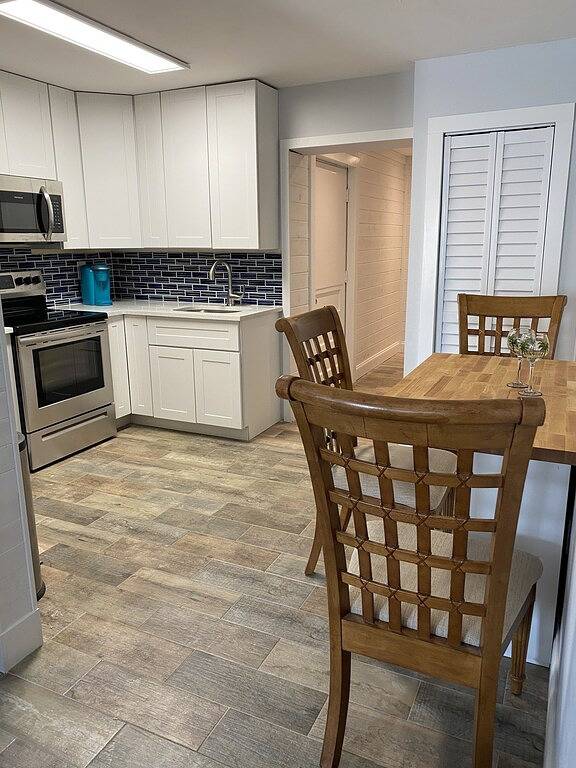 Sailfish Beach House. Gorgeous! Feet from the beach. South Hutchinson Island in Fort Pierce, Hutchinson Island