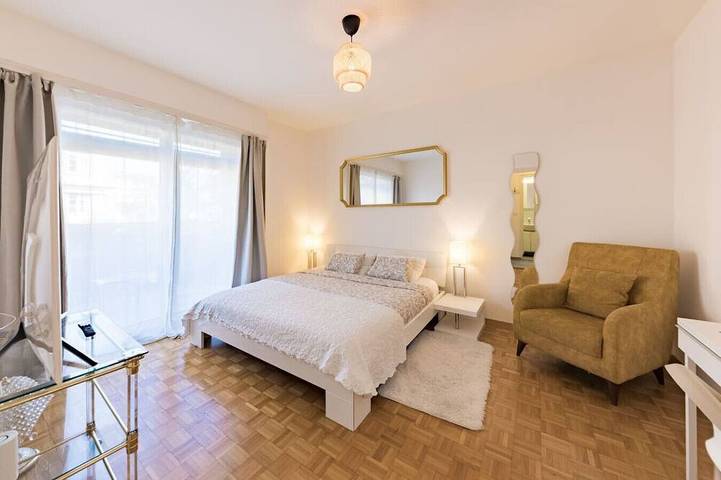 Ganze Wohnung, The Stylish Minimalist Lakefront in Lausanne, Genfer See