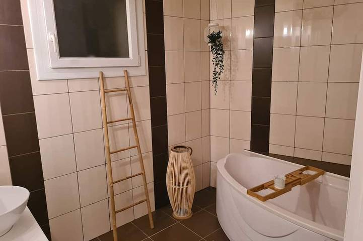 Location de vacances pour 7 personnes, avec jacuzzi ainsi que jardin et terrasse à Thorigny - 3