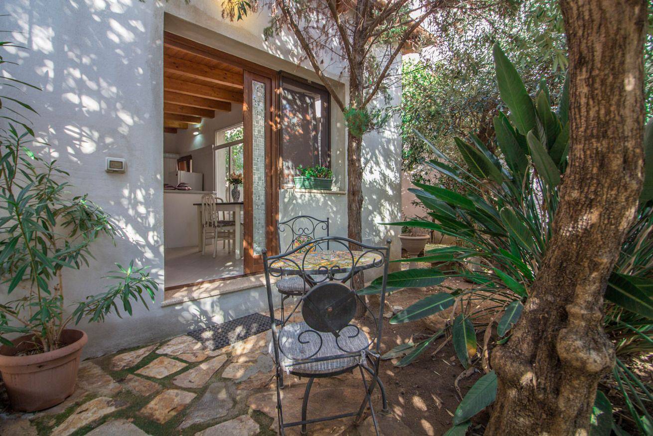 Apartamento entero, Guesthost Cozy apartment with a private courtyard in Olbia, Costa Smeralda