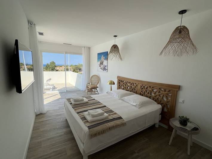 Location de vacances pour 8 personnes, avec terrasse ainsi que piscine et jardin à Monticello - 3