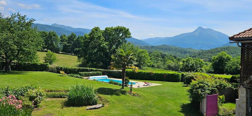 Chambre d’hôte pour 2 personnes, avec Terrasse et Jardin ainsi que Piscine et Vue