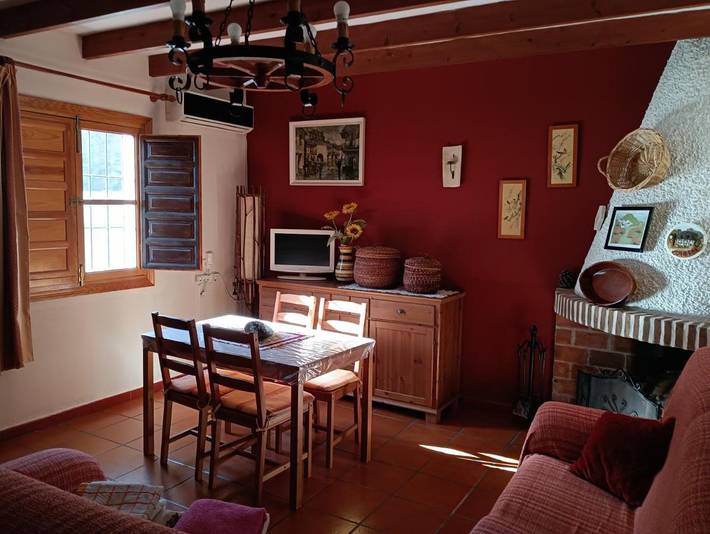 Casa rural para 4 personas, con terraza además de vistas al lago y vistas, Se admiten mascotas en Viñuela - 3