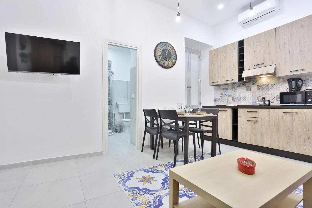 Ganze Wohnung, Ferienwohnung für 7 Personen mit Balkon/Terrasse in Neapel, Neapel Provinz