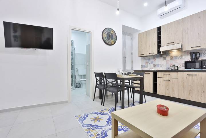 Ganze Wohnung, Ferienwohnung für 7 Personen mit Balkon/Terrasse in Neapel, Neapel Provinz
