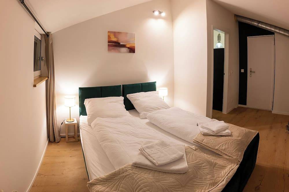 Apartamento entero,  Munich 100 meters from Oktoberfest for 16 guests in Apartment Helsinki in Munich Ludwigsvorstadt, Múnich