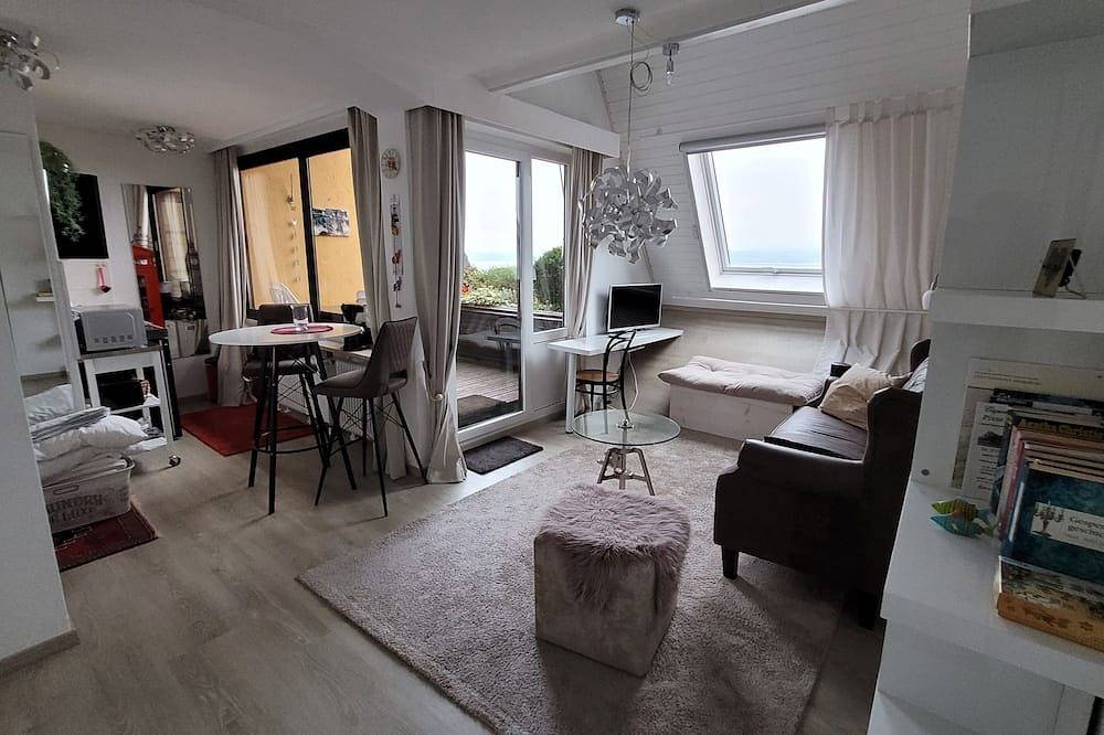 Entire apartment, Cozy lake view apartment for two! in Meersburg, Obersee (Bodensee)