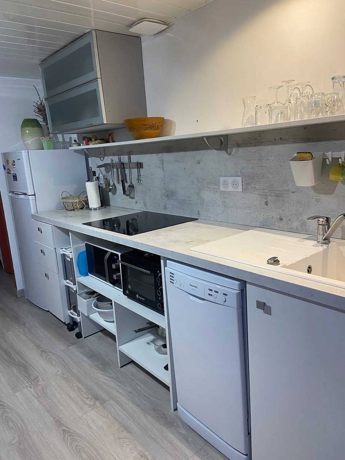 Appartement entier, Appartement rénové à Lapte avec terrasse 40 m² in Lapte, Haute-Loire