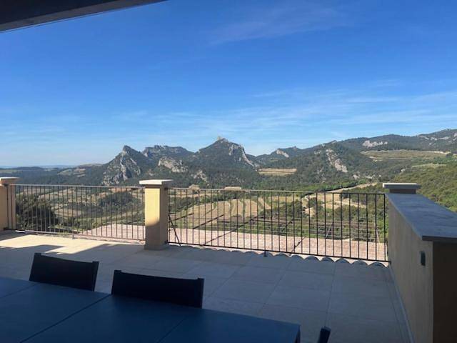 Maison de vacances pour 4 personnes, avec Terrasse ainsi que Piscine et Vue