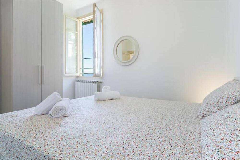 Entire apartment, Hostdomus - Marine Sea View in Varigotti, Finale Ligure Municipality
