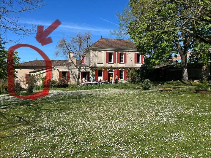 Location de vacances pour 7 personnes, avec vue ainsi que jardin et terrasse, animaux acceptés à Les Lèves-et-Thoumeyragues