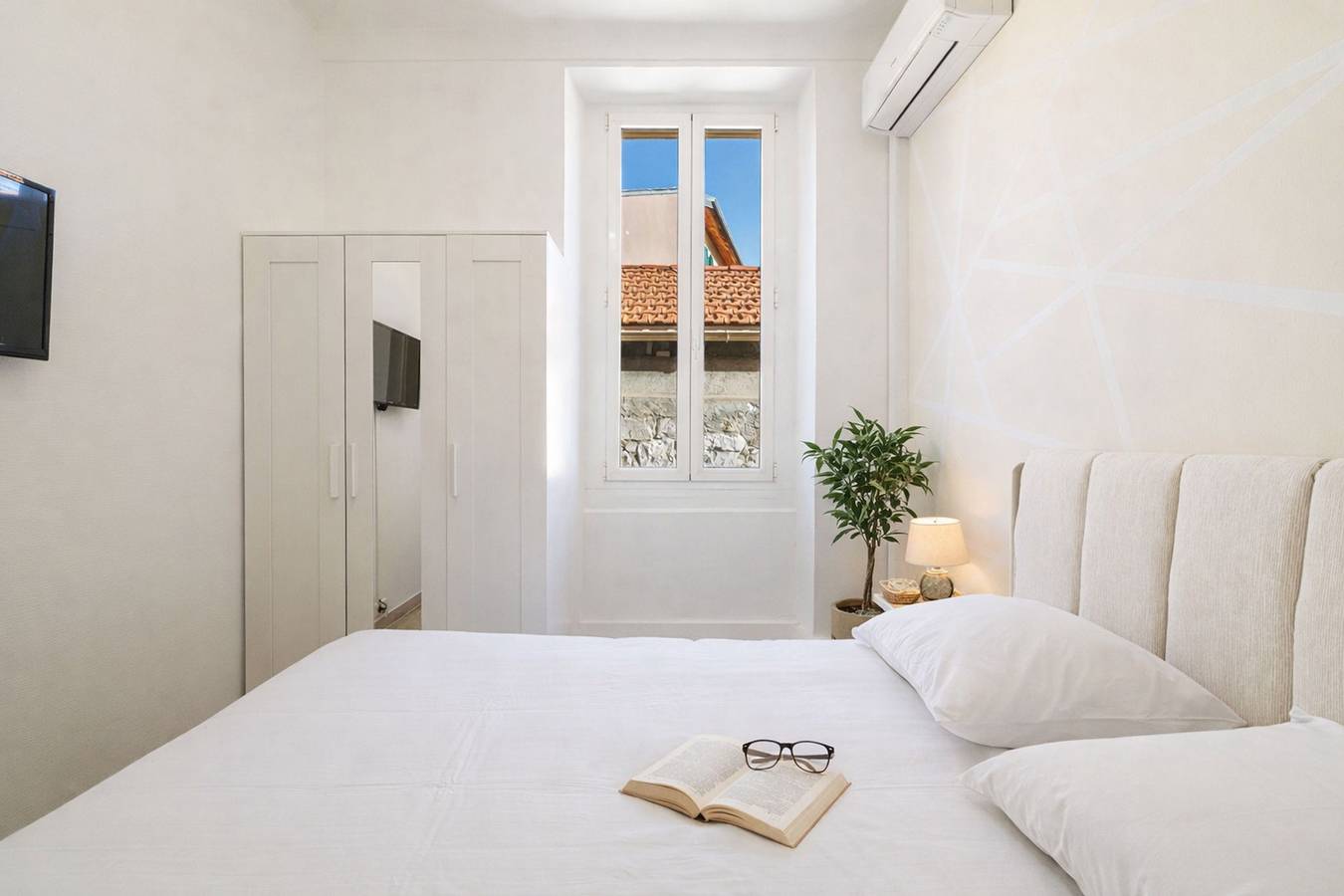 Entire apartment, Modern Cozy Nest 2 Minutes from Monaco in Beausoleil, Nice region