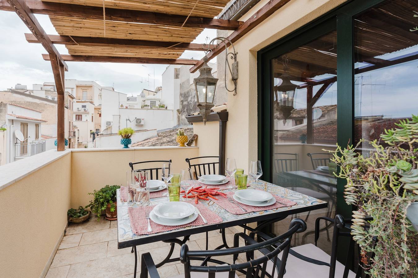 Holiday Home 'Casa Mauro E Robi Attico Faraglioni' with Private Terrace, Wi-Fi and Air Conditioning in Castellammare del Golfo, Trapani Province