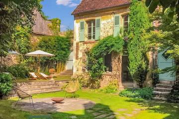 Gîte pour 11 personnes, avec terrasse, animaux acceptés à Villeneuve-sur-Yonne