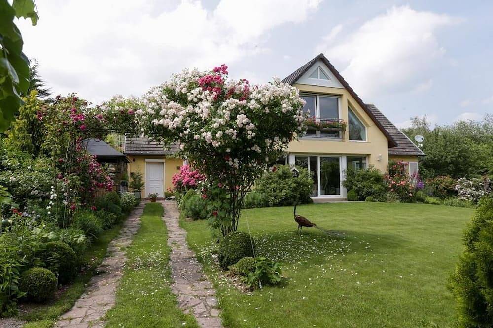 Appartement entier, Gîte entre vignes et montagnes à proximité de Colmar et sa route des vins. in Wihr-au-Val, Parc naturel régional des Ballons des Vosges