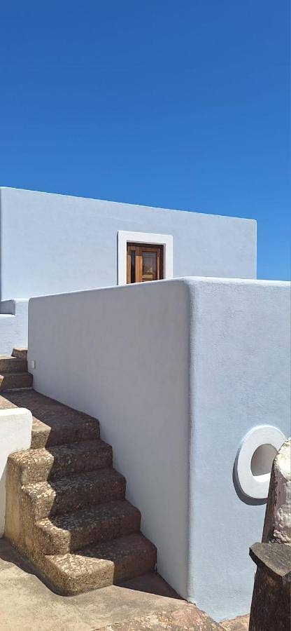 Location de vacances pour 2 personnes, avec vue ainsi que terrasse et jardin à Filicudi - 2