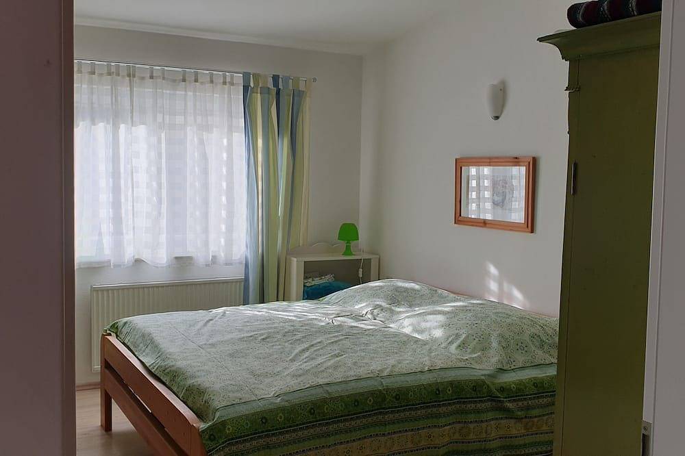 Ganze Wohnung, Happy Days, Ferienwohnung mit Rasenterasse & seperatem Zugang  im Dreiländereck in Seifhennersdorf, Oberlausitz-Niederschlesien