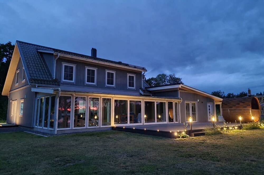 Schweden-Auszeit: Lake Lodge mit Wintergarten, Sauna, Kamin & Boot direkt am See in Alsterbro, Nybro und Umgebung