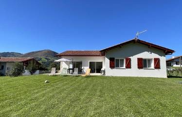 Gîte pour 8 personnes, avec jardin à Irouléguy