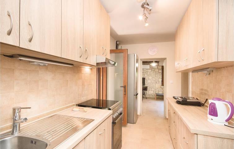 Gemütliche 1-Zimmer-Wohnung in der Nähe von Bijela Plaža mit Terrasse und Annehmlichkeiten in Premantura, Südküste Istrien