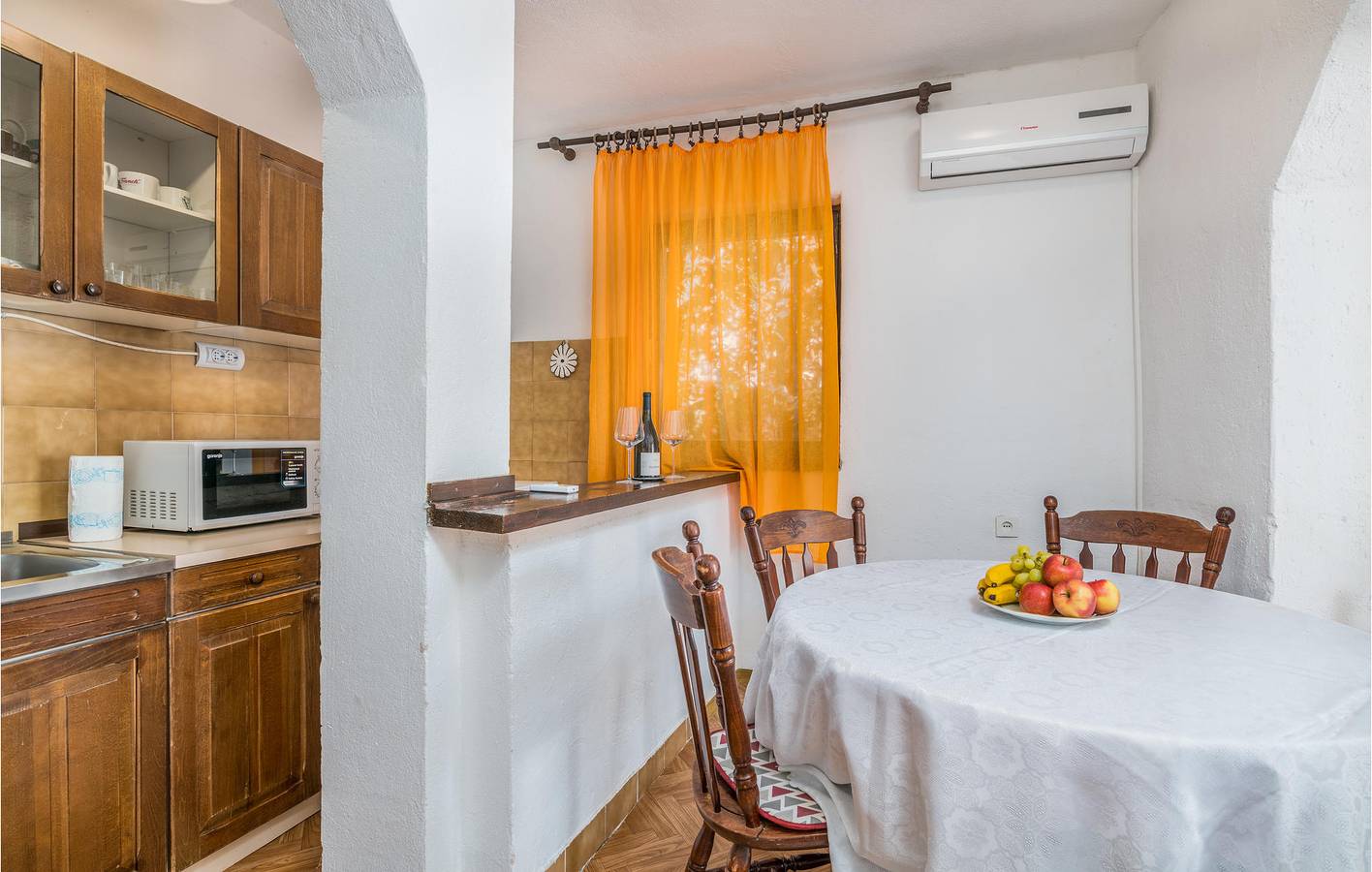 Ganze Ferienwohnung, Ferienwohnung für 5 Personen mit Terrasse in Baska, Krk