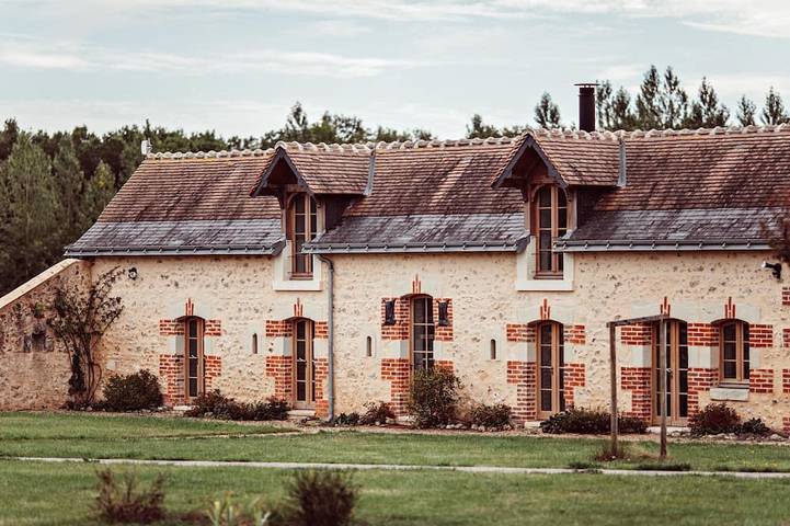 Location de vacances pour 4 personnes, avec piscine ainsi que terrasse et jardin, animaux acceptés à Ambillou