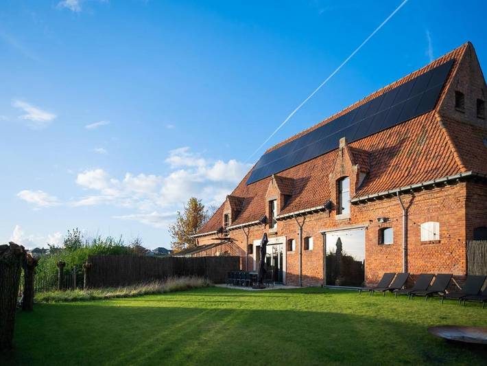 Location de vacances pour 10 personnes, avec Jacuzzi et Terrasse ainsi que Jardin et Piscine à Moorslede