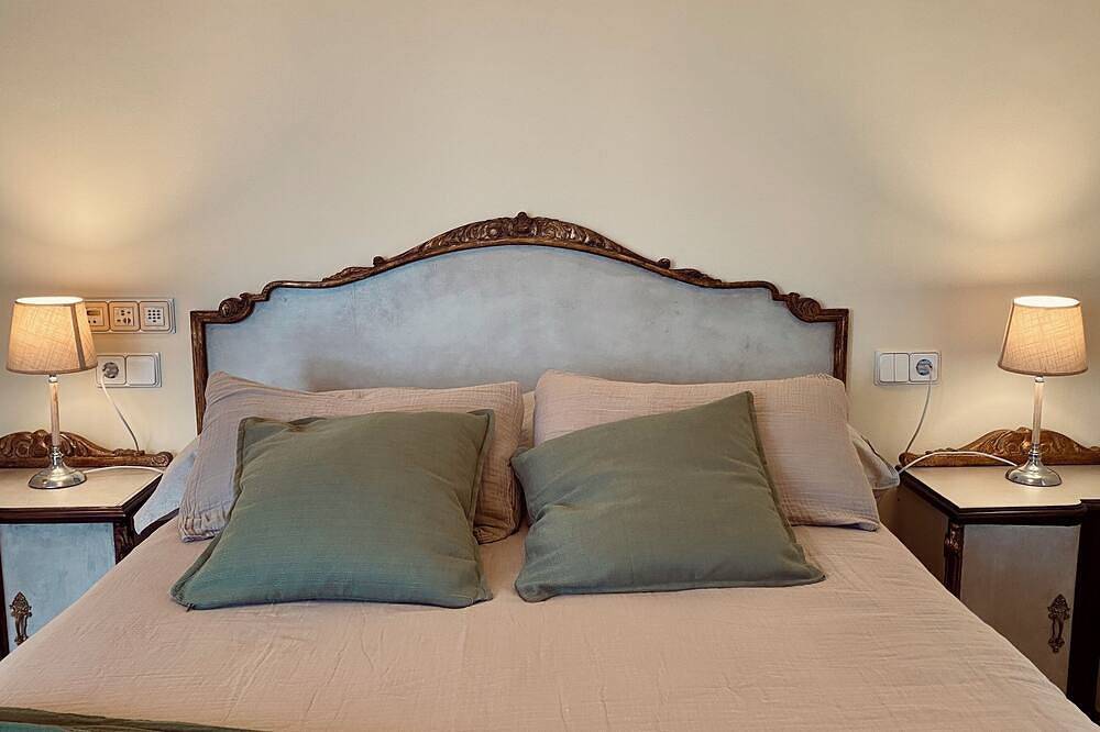 Rustic charm, Olivo Suite with private bathroom and unique views in Alzira, Valencia Provincie