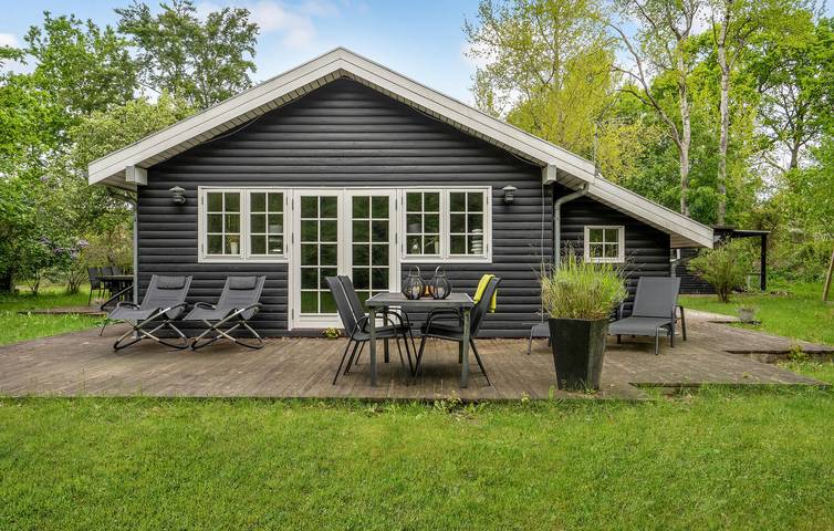 Ferienhaus für 6 Personen mit Terrasse in Fjellerup Strand, Djursland
