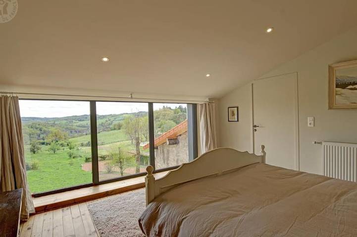 Gîte pour 12 personnes, avec jardin à Saint-Symphorien-de-Lay - 4