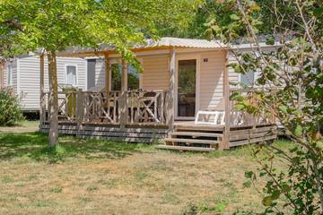 Caravane pour 6 personnes, avec vue sur le lac ainsi que terrasse et balcon/terrasse à Coëx