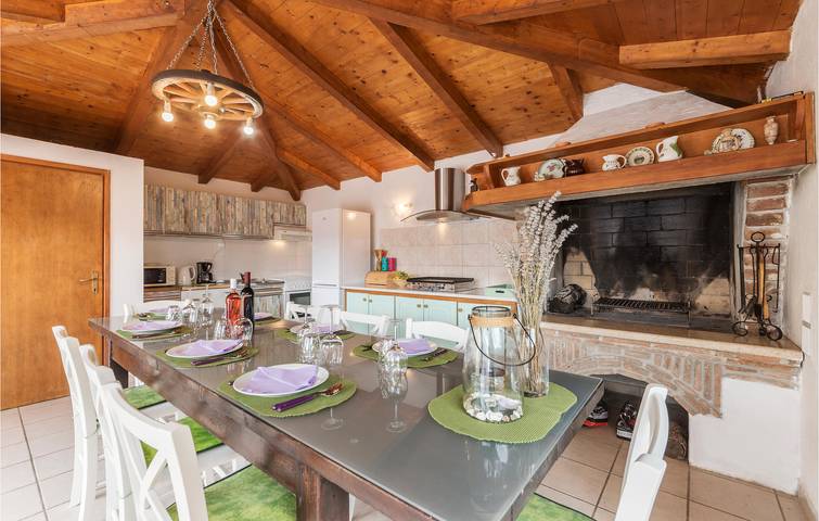Encantador apartamento de 1 dormitorio con piscina y terraza cerca del centro de la ciudad in Presika, Costa Este de Istria
