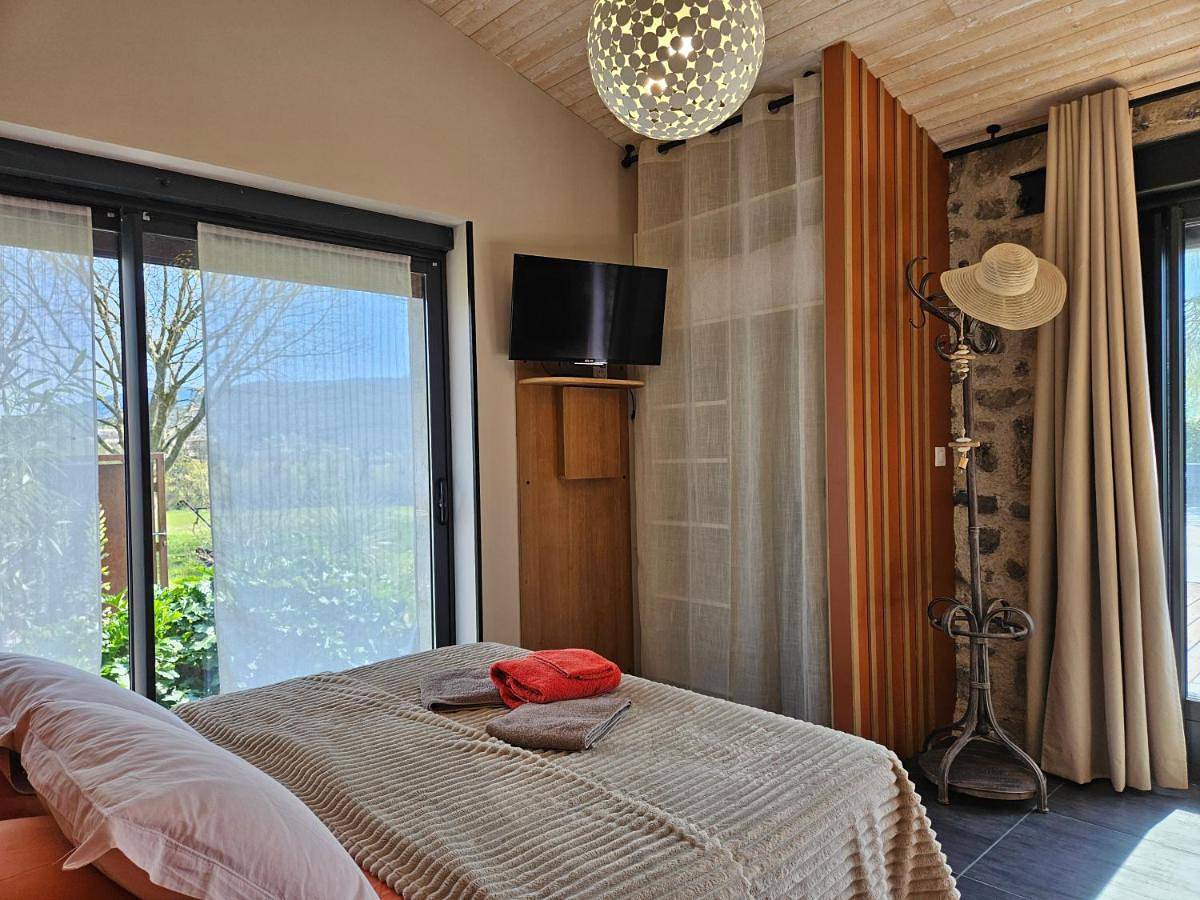 Appartement entier, L'Orée des Oiseaux - Studio Bamboo in Saint-Vincent-de-Barrès, Privas (arrondissement)