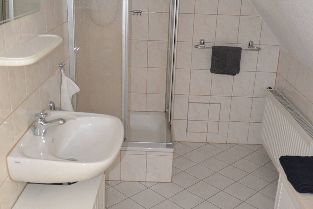 Ganze Wohnung, Ferienhaus Lütsche - direkt am Stausee im Thüringer Wald in Frankenhain, Rennsteig