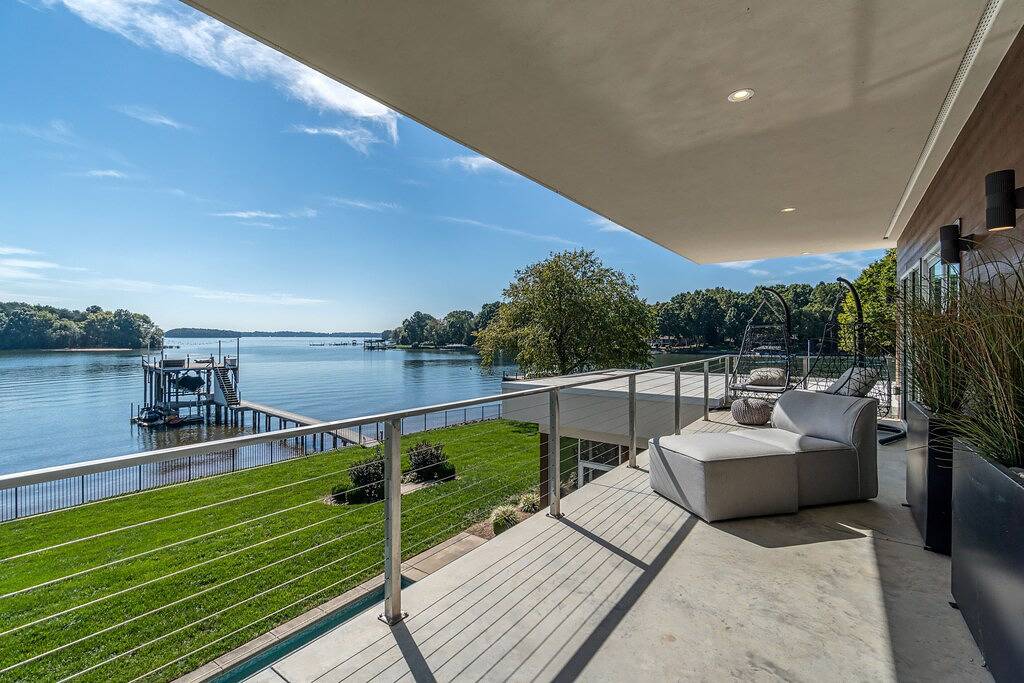 Lake Norman Lakefront - Pickleball, Hot Tub, Pool in Mayhew, Lake Norman
