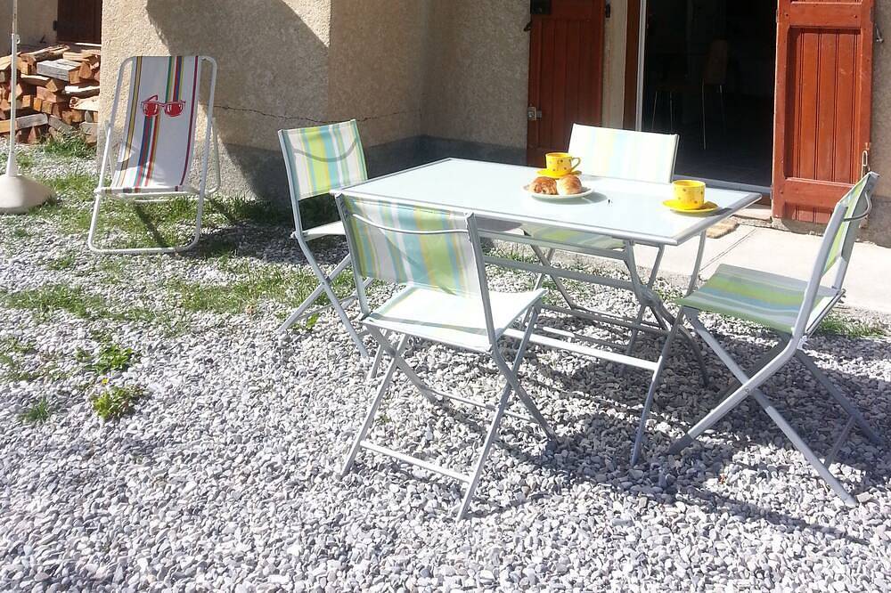 Appartement entier, Deux pièces pour 2 à 4 pers. tout neuf et très confortable in Villars-Colmars, Région Castellane
