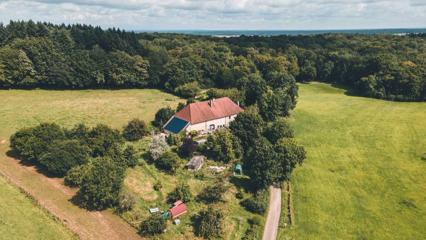 Gîte pour 4 personnes, avec Terrasse ainsi que Jardin et Sauna à Molamboz