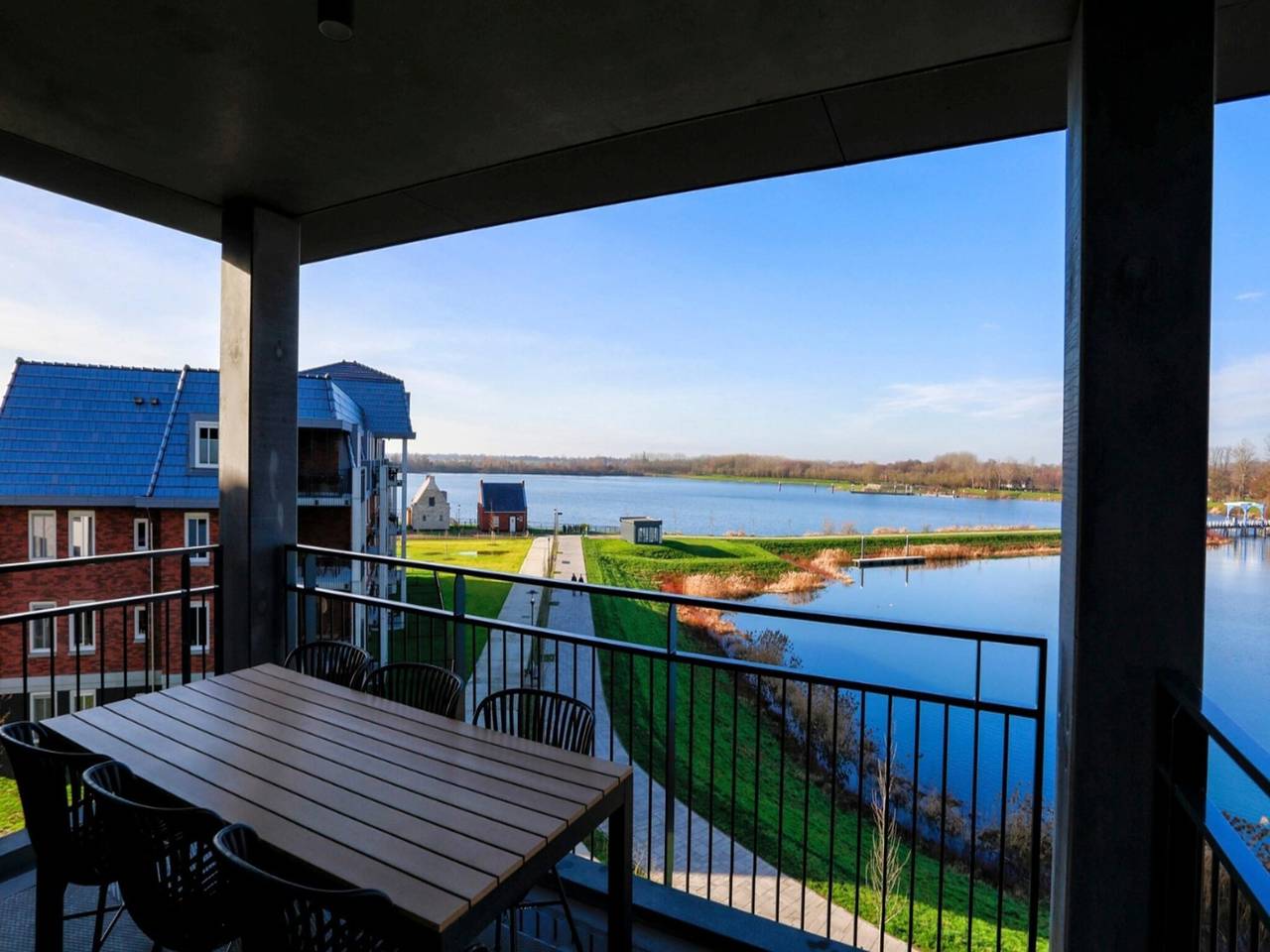 Geheel appartement, Penthouse met uitzicht op het meer, 4p in Thorn in Thorn, Limburg