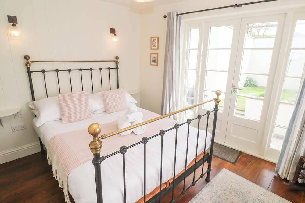 No 3 The Hinges, pet friendly, country holiday cottage in Crantock in Crantock, Cornwall