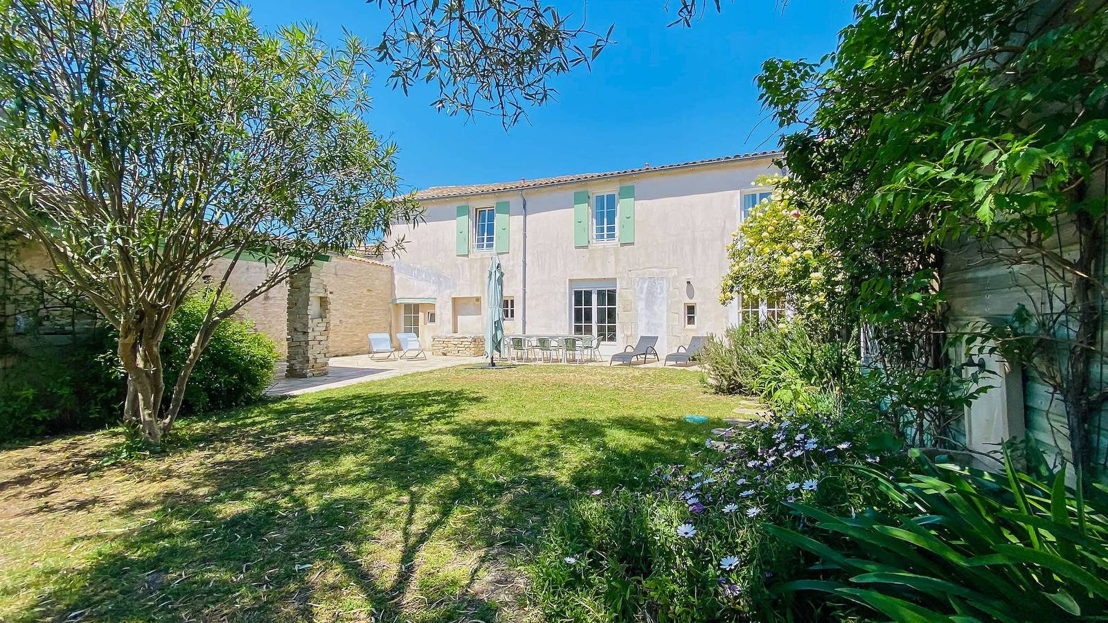 Apartamento vacacional entero, Superb villa in the heart of the village in La Couarde-sur-Mer, Isla de Ré