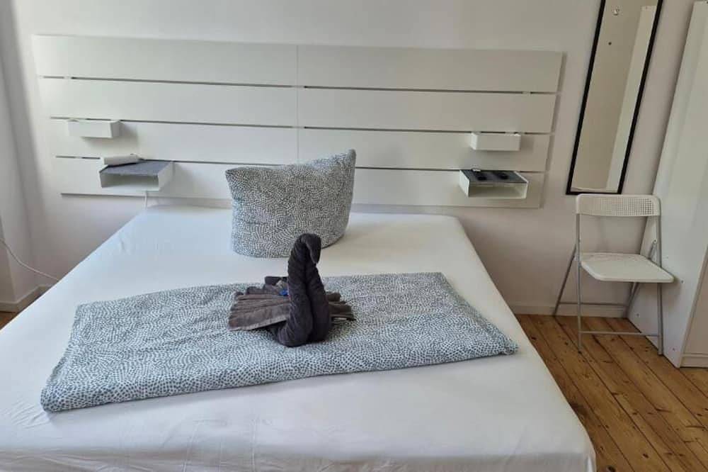 Ganze Wohnung, City Central Apartment House - Apt 5 in Kaiserslautern, Saar-Nahe-Bergland