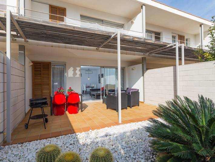 Ferienwohnung am Strand für 4 Personen, mit Balkon/Terrasse und Garten in Artà
