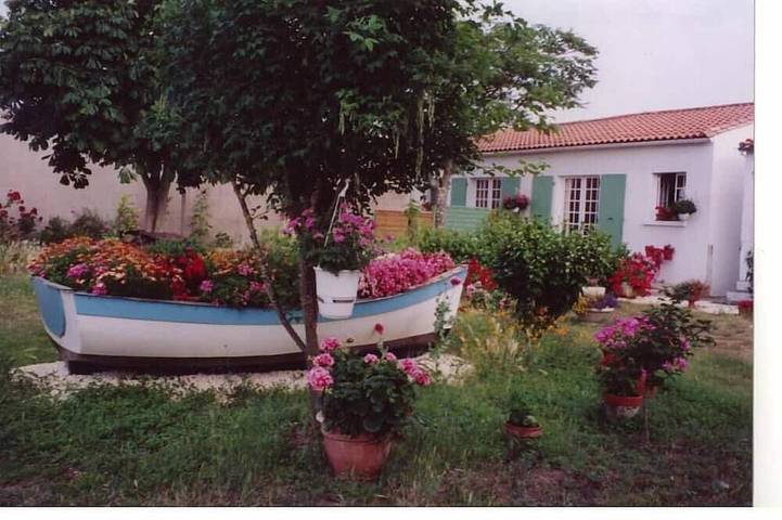 Cottage for 4 people, with garden and terrace in Ile de Re