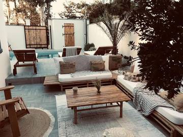 Gîte pour 6 personnes, avec vue ainsi que terrasse et piscine à Venaco