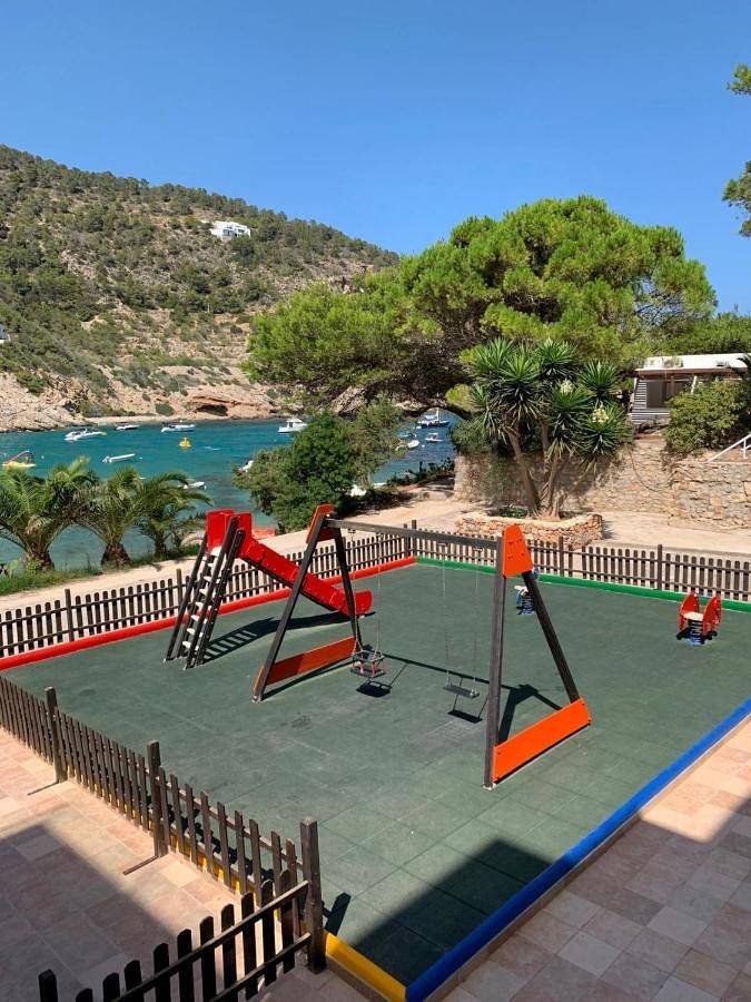Location de vacances pour 2 personnes, avec piscine ainsi que bassin pour enfant et jardin à Cala Llonga - 4