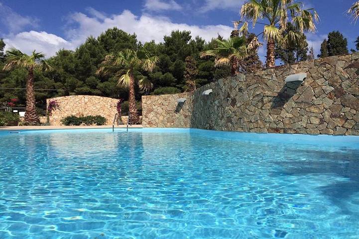Appartamento per 6 persone, con balcone e piscina nonché giardino nella Spiaggia di Porto Pino