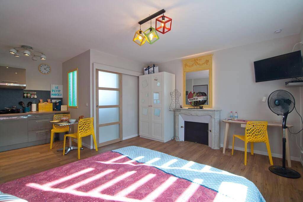 Appartement entier, One-Bedroom Apartment in Saint-Julien-les-Villas, Aube
